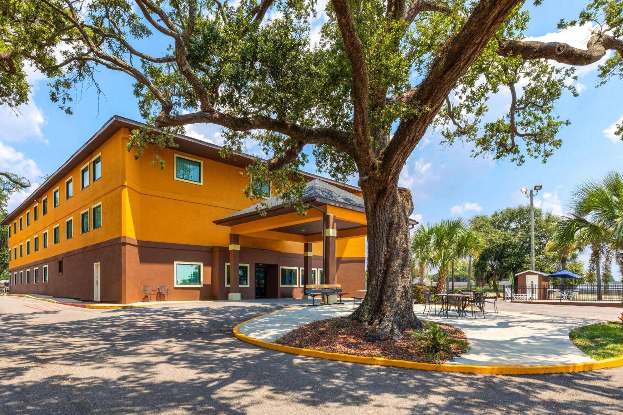 Days Inn By Wyndham Biloxi Beach Exterior photo