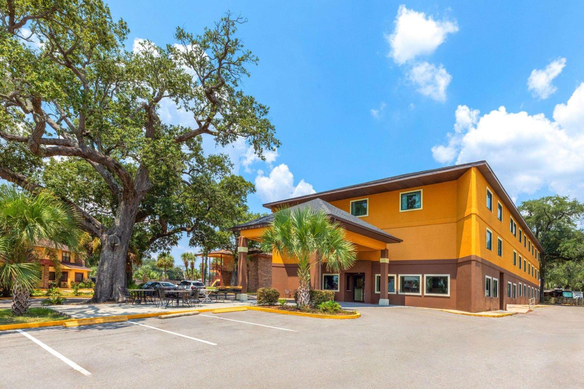 Days Inn By Wyndham Biloxi Beach Exterior photo